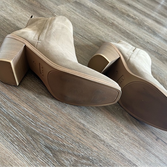 MIA Boots - Picture 2 of 5